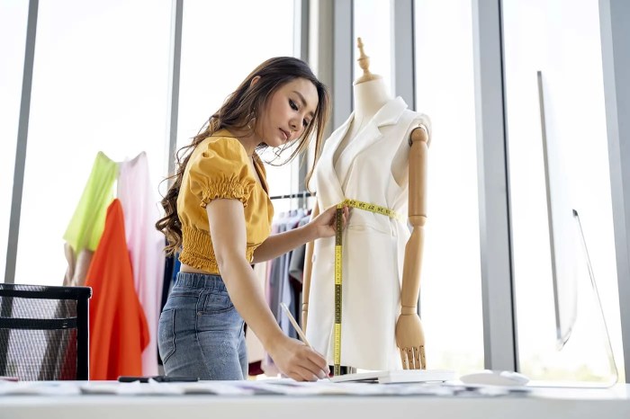 Job dressmaker description clothing career getty jupiterimages